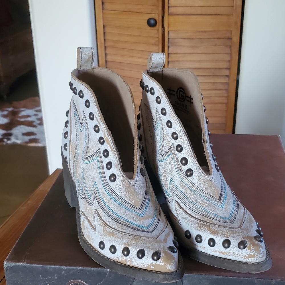 Corral Studded Booties 7.5m NWOT